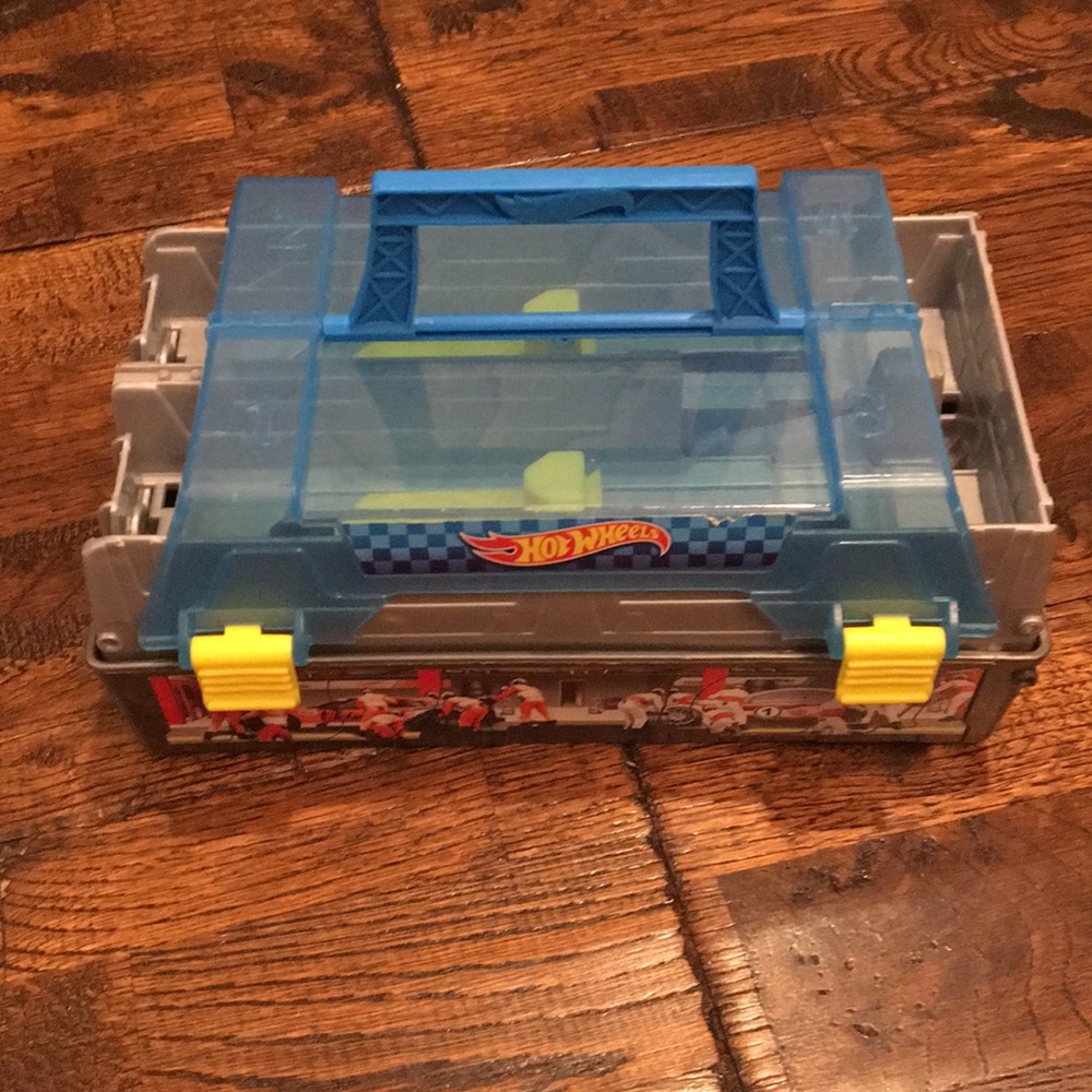 🏎Hot Wheels Race Case, plus 18 Cars